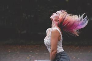 女生辦公桌旺事業(yè)的風(fēng)水?dāng)[件，辦公桌擺放什么好